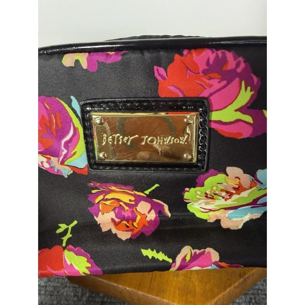 Betsey Johnson Floral Cosmetic Bag Black Multi Roses‎ Print make up Travel Case